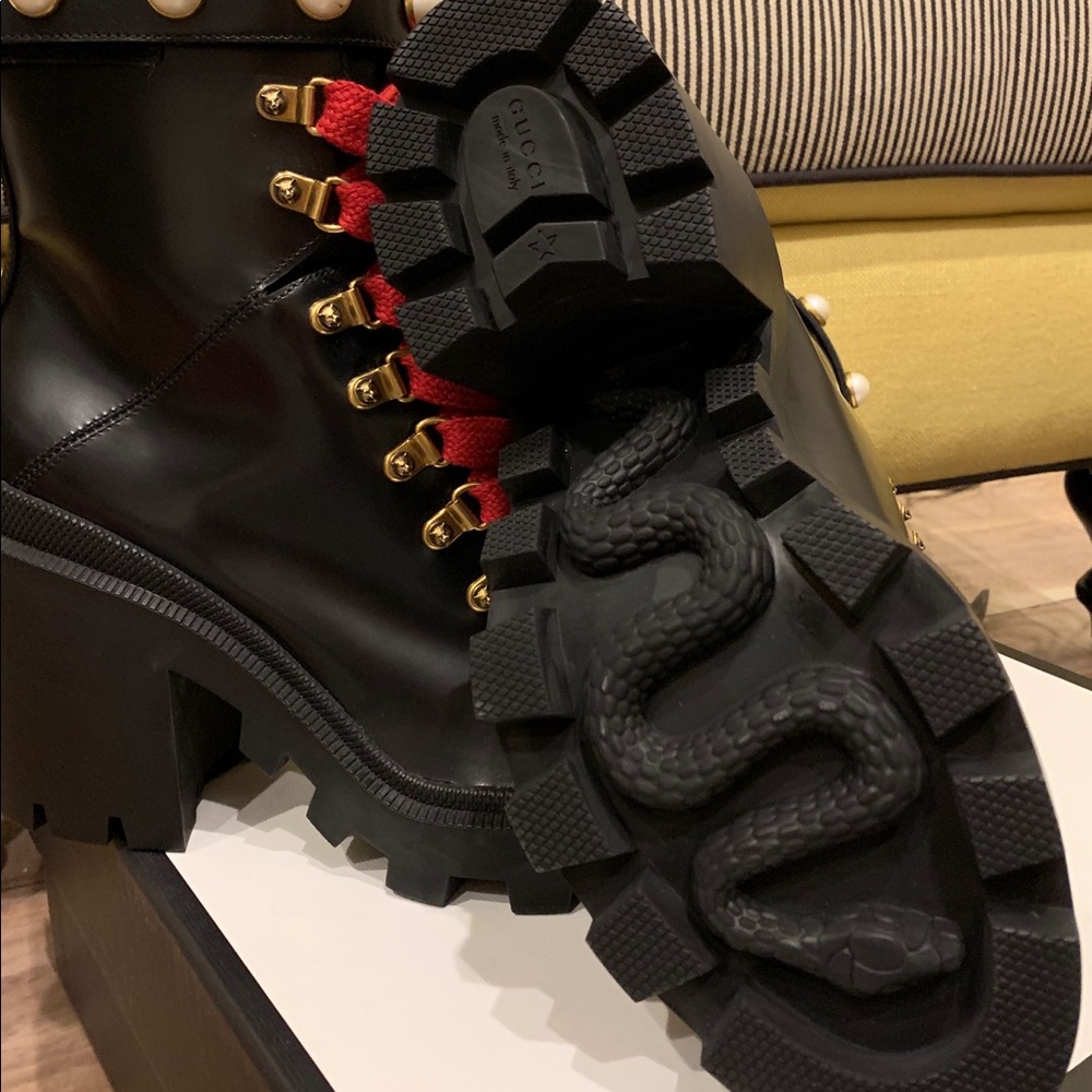 Authentic Gucci Boots. Iconic ‘Snake detail’. - Picture 5 of 5